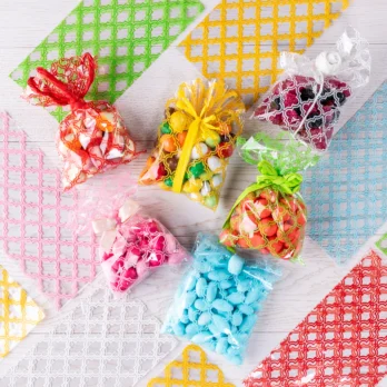 sacchetti trasparenti con motivi colorati